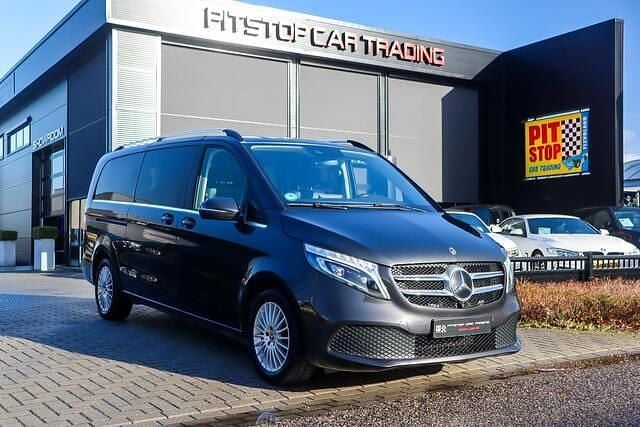 Grijs Gebruikt 2019 Mercedes V220 MPV | € 31.500 (Goede deal) - Afbeelding 1/3