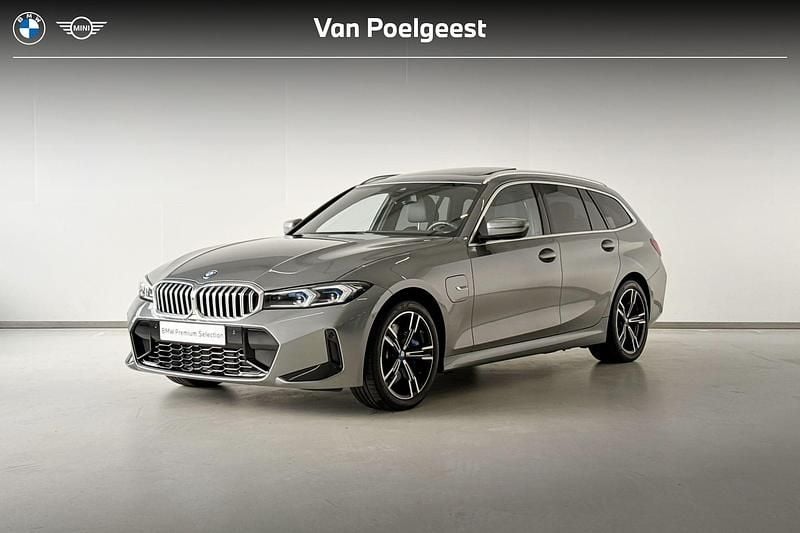 Grijs Gebruikt 2023 BMW 330e Performance Stationwagen | € 44.900 (Iets duurder) - Afbeelding 1/4