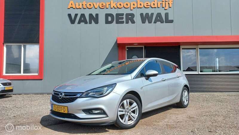 Grijs, metallic lak Gebruikt 2018 Opel Astra Innovation Hatchback | € 9.999 (Eerlijke prijs) - Afbeelding 1/4