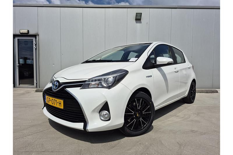 Wit Gebruikt 2015 Toyota Yaris Hybrid Hatchback | € 14.999 (Duur) - Afbeelding 1/1