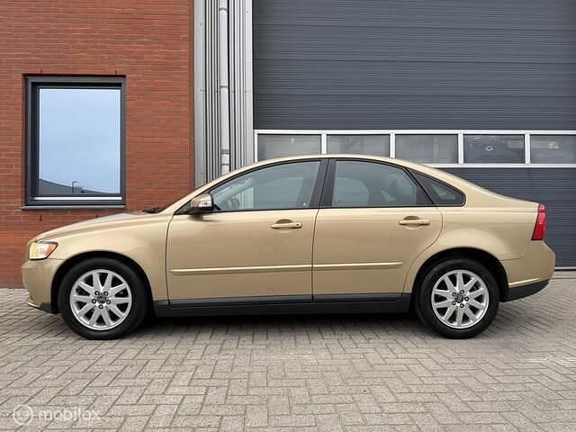 Geel Gebruikt 2008 Volvo S40 Sedan | € 4.850 (Eerlijke prijs) - Afbeelding 1/4