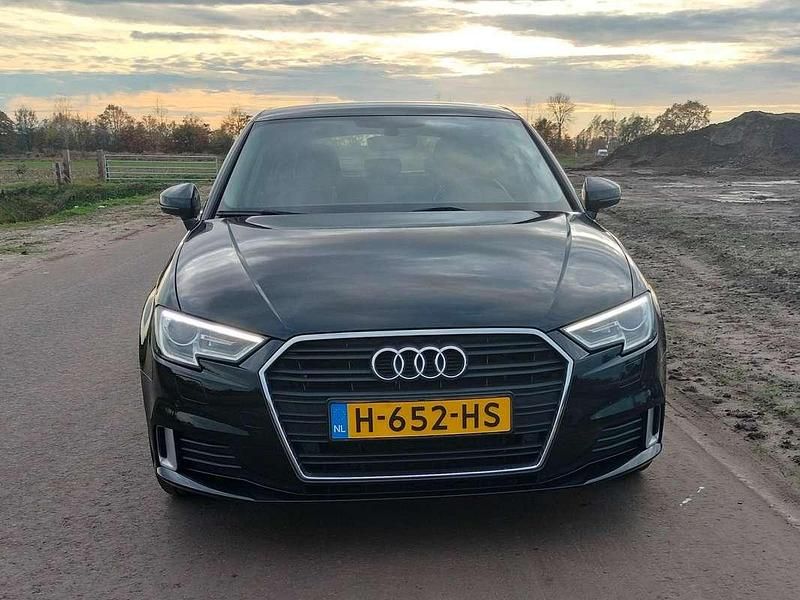 Zwart Gebruikt 2018 Audi A3 Design Hatchback | € 17.000 (Iets duurder) - Afbeelding 1/4