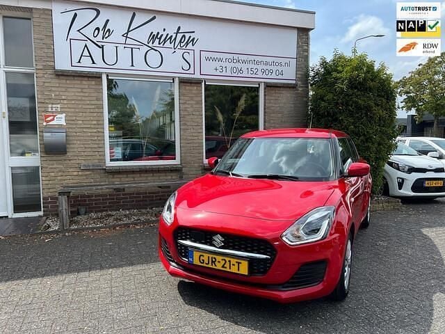 Rood Gebruikt 2023 Suzuki Swift Comfort Hatchback | € 14.950 (Super prijs) - Afbeelding 1/4