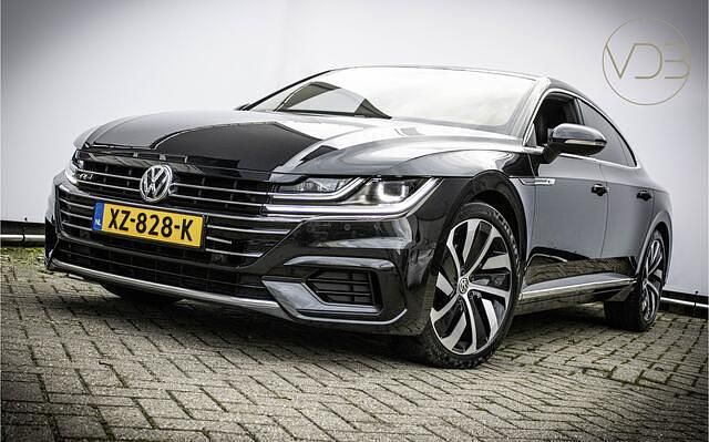 Zwart Gebruikt 2019 VW Arteon Business Hatchback | € 23.780 (Eerlijke prijs) - Afbeelding 1/4