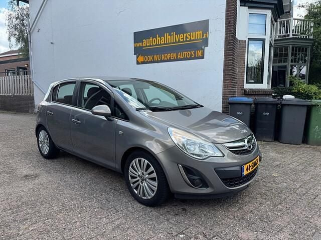 Bruin Gebruikt 2011 Opel Corsa Cosmo Hatchback | € 2.999 (Eerlijke prijs) - Afbeelding 1/4