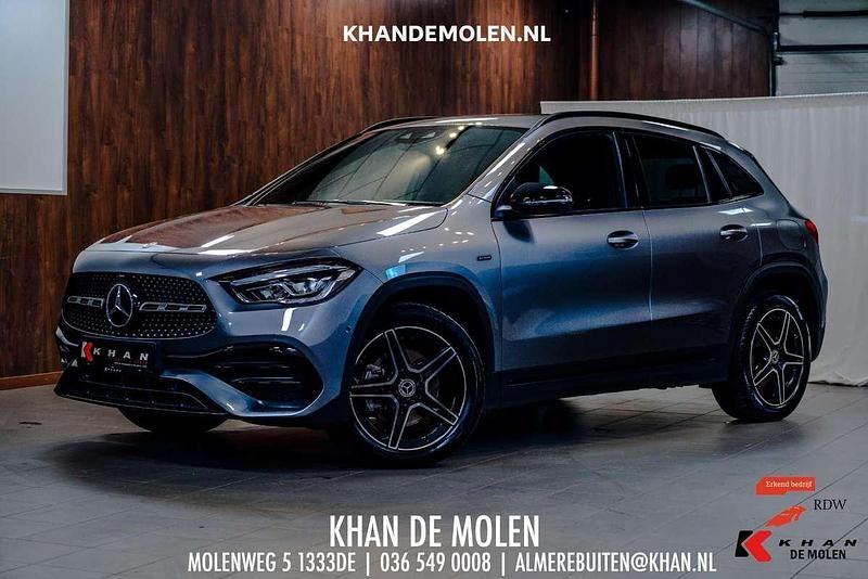 Grijs Occasion 2020 Mercedes GLA250 AMG line SUV | € 31.350 (Eerlijke prijs) - Afbeelding 1/4