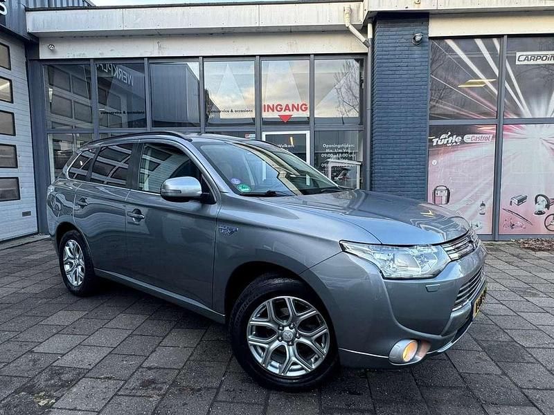 Occasion Mitsubishi Outlander P-HEV Instyle 121 PK (88 kW) 2013 Grijs SUV
