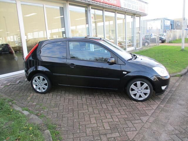 Occasion Ford Fiesta Futura 82 PK (60 kW) 2005 Zwart (metallic) Hatchback