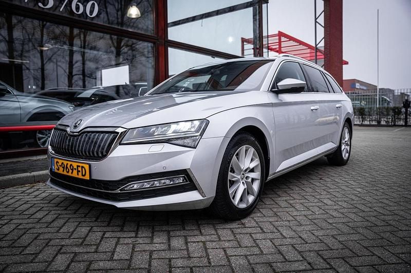 Occasion Skoda Superb Business Line 2022 Grijs (metallic) Stationwagen