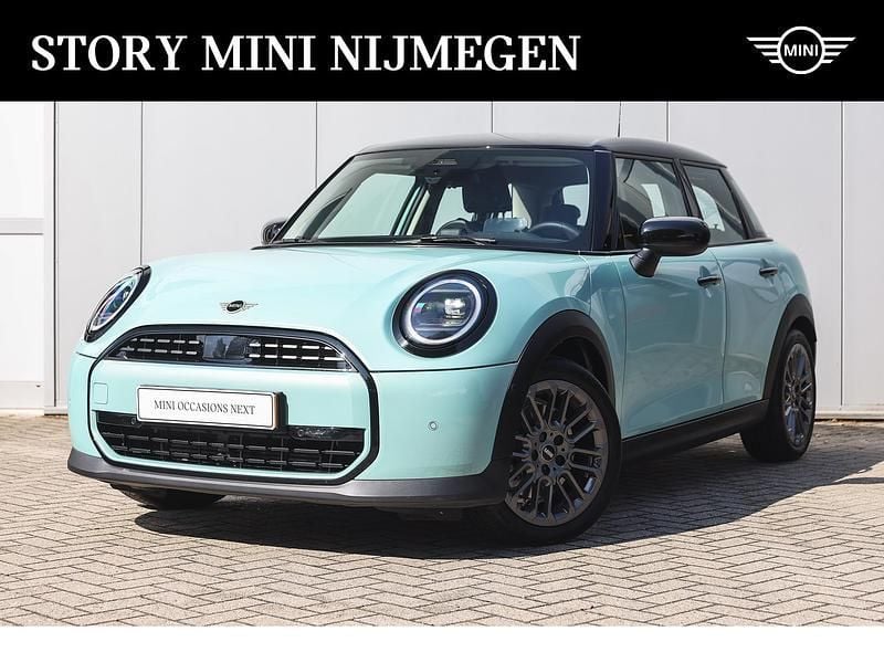 Ocean wave green (groen metallic) Gebruikt 2024 Mini Cooper Classic Hatchback | € 34.950 (Duur) - Afbeelding 1/4