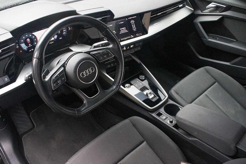 Zwart Gebruikt 2021 Audi A3 Sportback e-tron Design Sedan | € 28.290 (Eerlijke prijs) - Afbeelding 1/2
