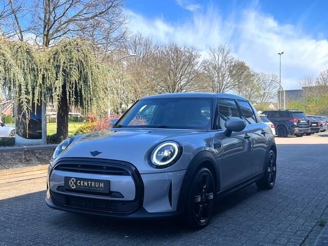 Grijs, metallic lak Gebruikt 2022 Mini Cooper Hatchback | € 29.750 (Duur) - Afbeelding 1/4
