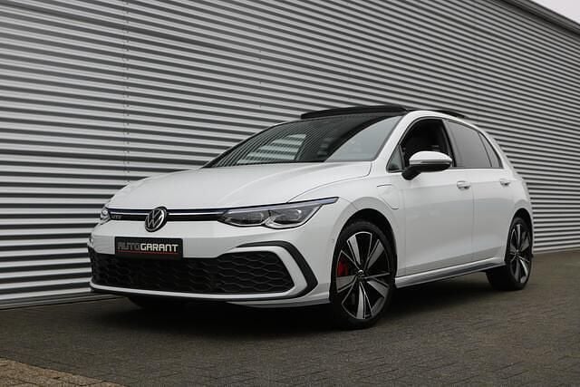Wit Gebruikt 2021 VW Golf VIII GTE Hatchback | € 26.950 (Eerlijke prijs) - Afbeelding 1/4