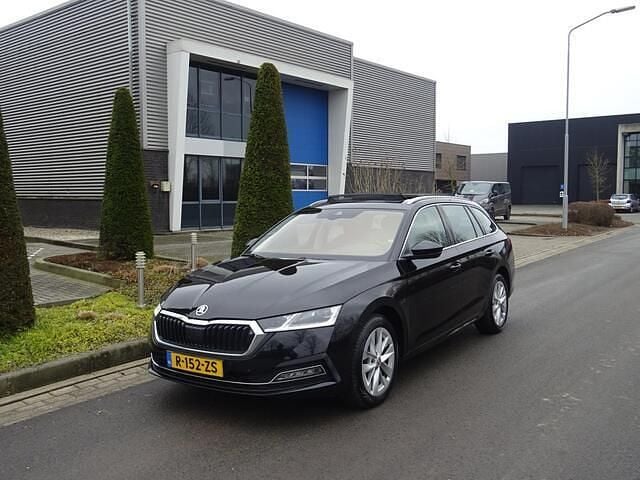 Occasion Skoda Octavia SportLine 150 PK (110 kW) 2022 Zwart (metallic) Stationwagen