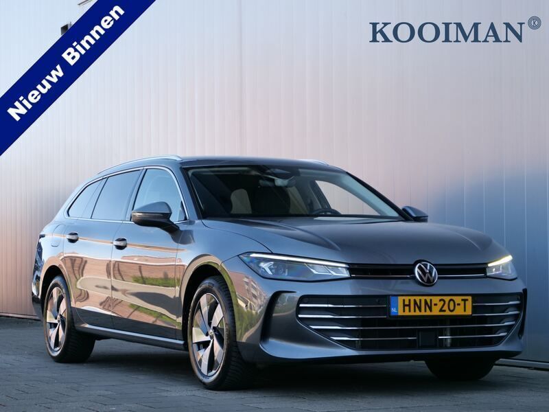 Grijs Gebruikt 2024 VW Passat Business Stationwagen | € 35.950 (Eerlijke prijs) - Afbeelding 1/4