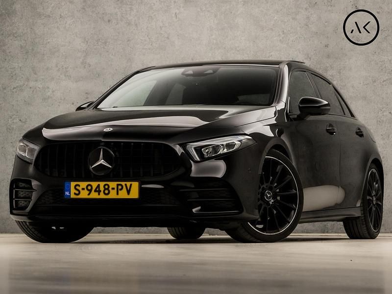 Zwart Gebruikt 2019 Mercedes A220 AMG Hatchback | € 27.445 (Eerlijke prijs) - Afbeelding 1/4