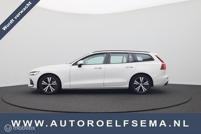 Wit Gebruikt 2021 Volvo V60 Momentum Stationwagen | € 25.500 (Super prijs) - Afbeelding 1/4