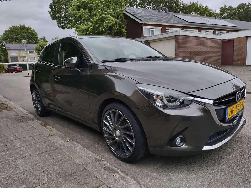 Brons Gebruikt 2015 Mazda 2 Hatchback | € 10.800 (Goede deal) - Afbeelding 1/4