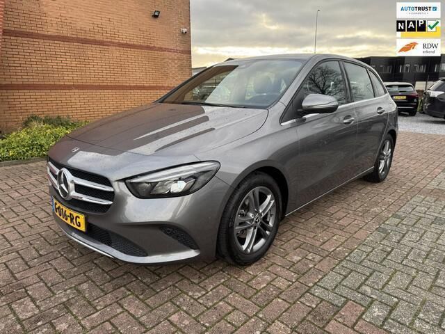 Grijs Gebruikt 2019 Mercedes B160 Advantage MPV | € 16.950 (Eerlijke prijs) - Afbeelding 1/4
