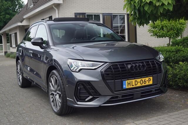 Grijs Gebruikt 2021 Audi Q3 Ambiente SUV | € 41.950 (Duur) - Afbeelding 1/4