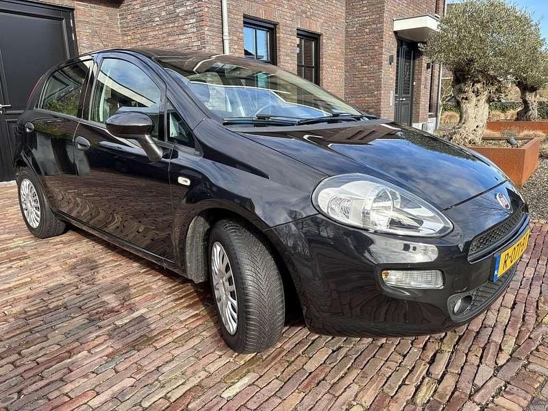 Occasion Fiat Punto Lounge 69 PK (50 kW) 2017 Zwart Hatchback