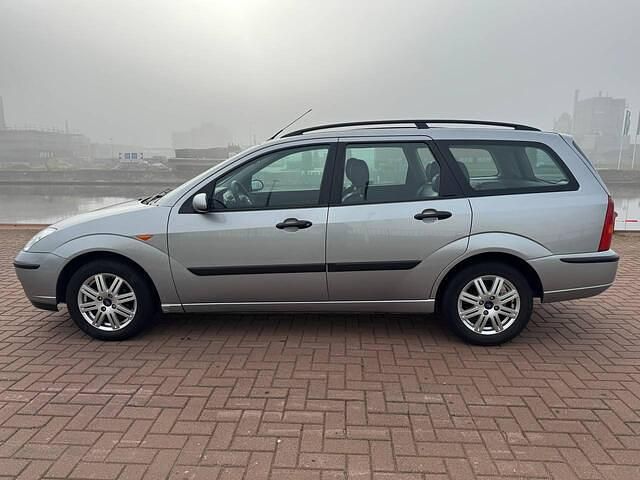Occasion Ford Focus 101 PK (74 kW) 2004 Grijs Stationwagen