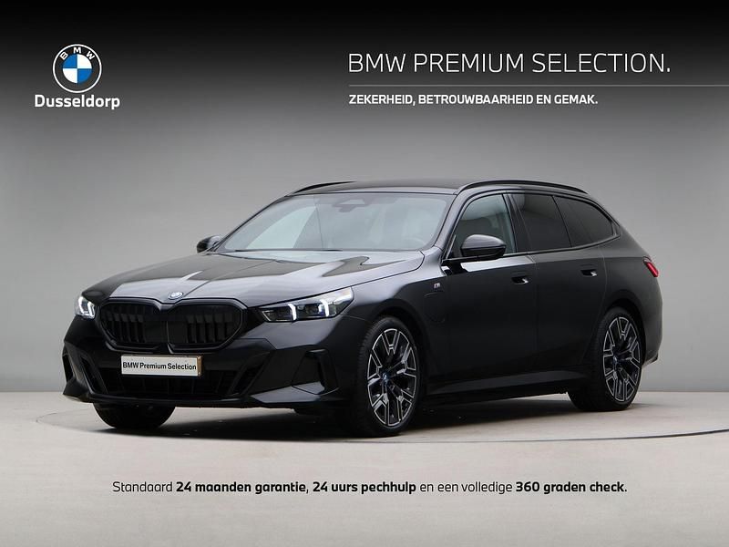 Zwart Gebruikt 2024 BMW 530e M Sport Stationwagen | € 59.950 - Afbeelding 1/4