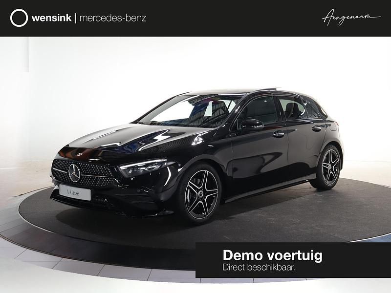 Occasion Mercedes A180 AMG line 136 PK (100 kW) 2025 Zwart Hatchback