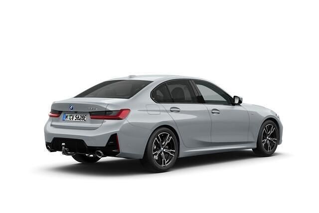 Nieuw BMW 330 Comfort Edition 291 PK (214 kW) 2025 Grijs Sedan