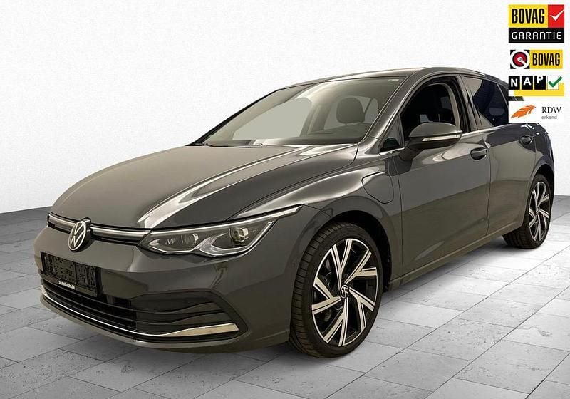 Grijs Gebruikt 2022 VW Golf VIII Hatchback | € 29.995 (Iets duurder) - Afbeelding 1/4