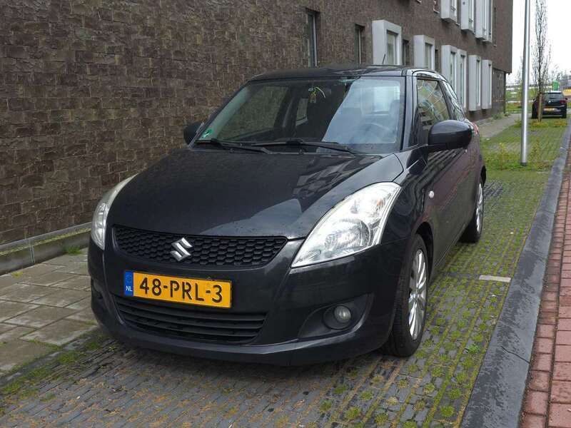 Zwart Gebruikt 2011 Suzuki Swift Exclusive Hatchback | € 6.000 (Iets duurder) - Afbeelding 1/4