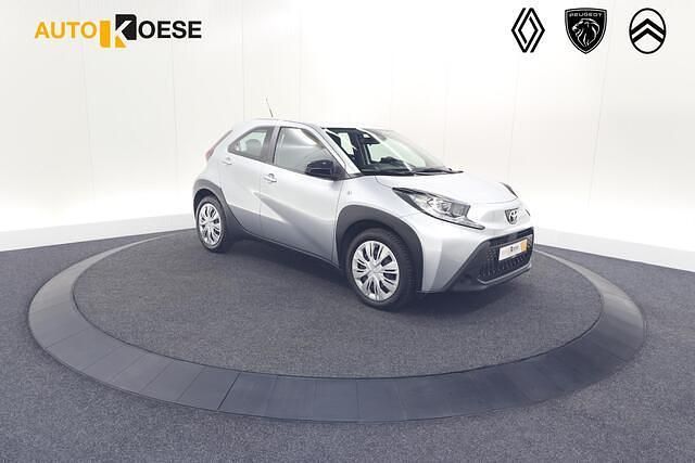 Hatchback Occasion 2023 Toyota Aygo X Play SUV | € 15.400 (Goede deal) - Afbeelding 1/4