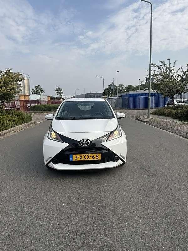 Occasion 2014 Toyota Aygo X-play Hatchback | € 4.800 (Eerlijke prijs) - Afbeelding 1/4
