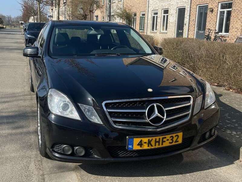 Zwart Gebruikt 2009 Mercedes E250 Sedan | € 9.500 (Goede deal) - Afbeelding 1/4
