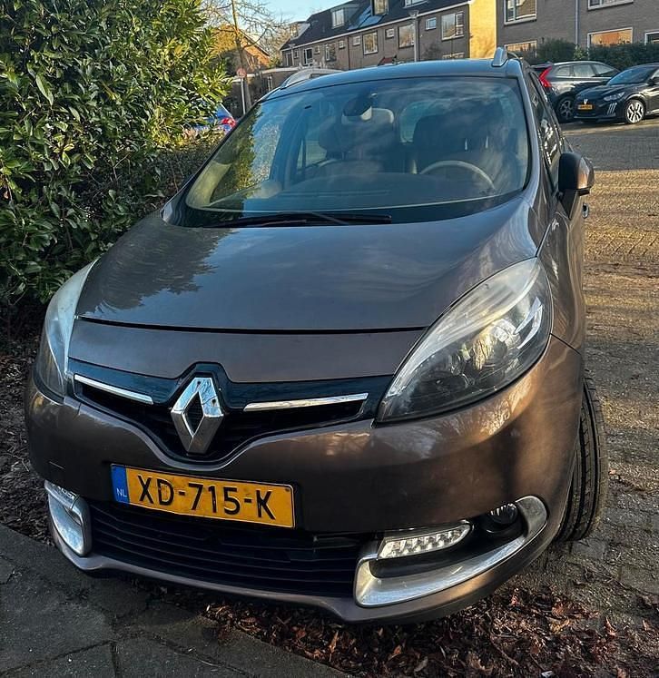 Occasion 2014 Renault Grand Scénic III MPV | € 1.800 (Super prijs) - Afbeelding 1/4