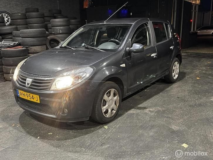 Occasion 2009 Dacia Sandero Lauréate | € 1.499 (Goede deal) - Afbeelding 1/4
