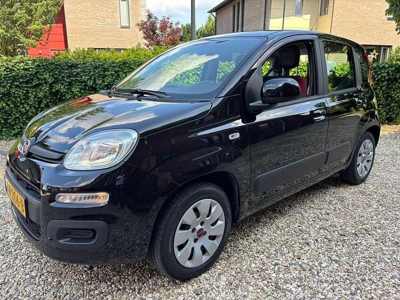 Zwart Gebruikt 2016 Fiat Panda Hatchback | € 3.475 (Iets duurder) - Afbeelding 1/4