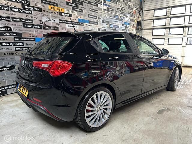 Occasion Alfa Romeo Giulietta 120 PK (88 kW) 2020 Zwart Hatchback