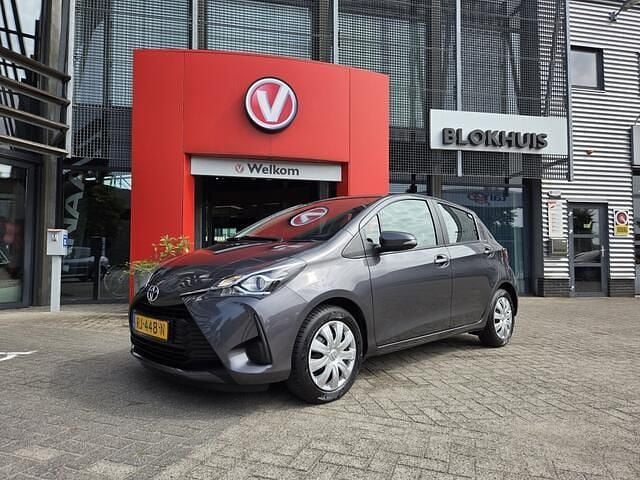Grijs Gebruikt 2017 Toyota Yaris Hatchback | € 13.090 (Eerlijke prijs) - Afbeelding 1/4