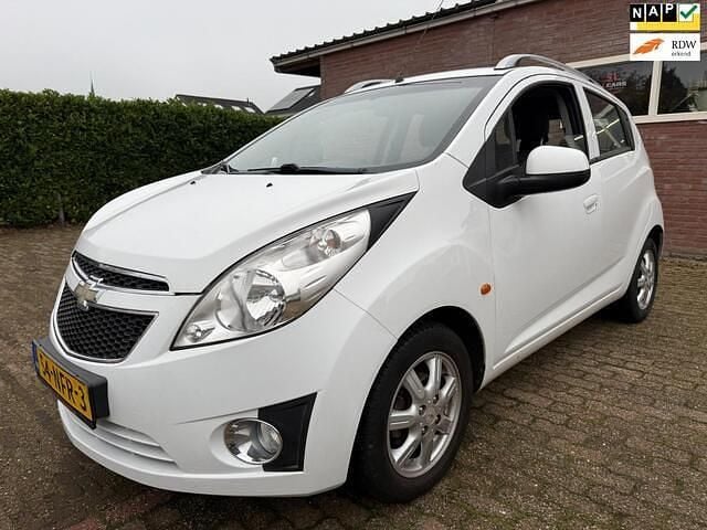 Wit Gebruikt 2010 Chevrolet Spark LT Hatchback | € 2.750 (Eerlijke prijs) - Afbeelding 1/4