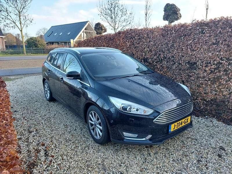 Zwart Occasion 2015 Ford Focus Titanium Stationwagen | € 7.000 (Super prijs) - Afbeelding 1/4