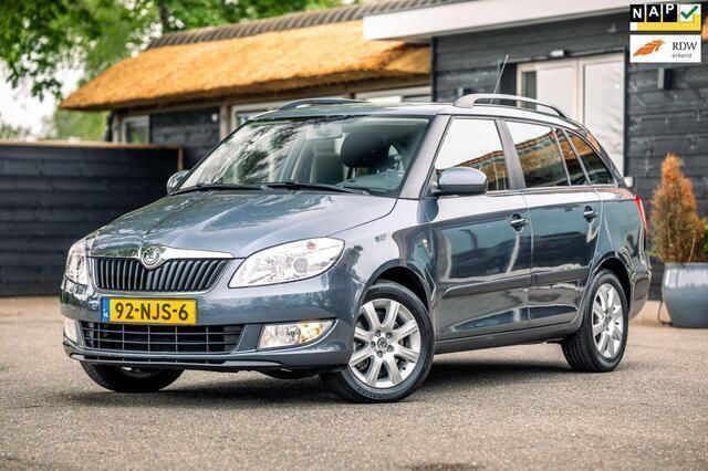 Grijs Gebruikt 2010 Skoda Fabia Ambition Stationwagen | € 7.999 (Iets duurder) - Afbeelding 1/4