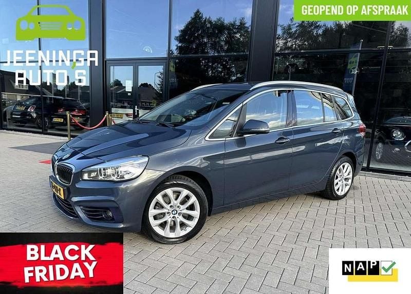 Grijs, metallic lak Gebruikt 2015 BMW 218 Gran Tourer Sport Line MPV | € 14.895 (Eerlijke prijs) - Afbeelding 1/4