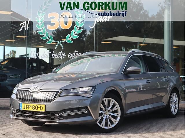 Grijs Gebruikt 2022 Skoda Superb Business Line Stationwagen | € 23.950 (Goede deal) - Afbeelding 1/4