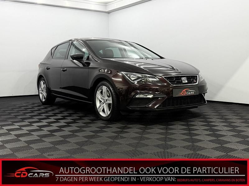 Paars (metallic) Occasion 2018 Seat Leon FR Hatchback | € 10.950 (Eerlijke prijs) - Afbeelding 1/4