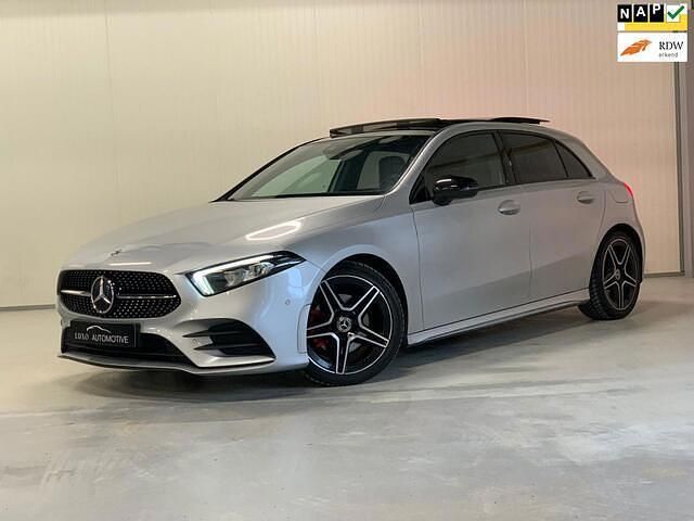 Grijs Gebruikt 2018 Mercedes A250 Advantage Hatchback | € 29.900 (Iets duurder) - Afbeelding 1/4