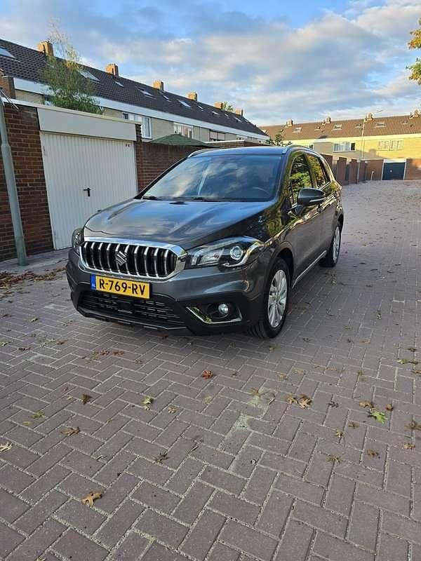 Grijs Gebruikt 2021 Suzuki SX4 Hatchback | € 16.750 - Afbeelding 1/4