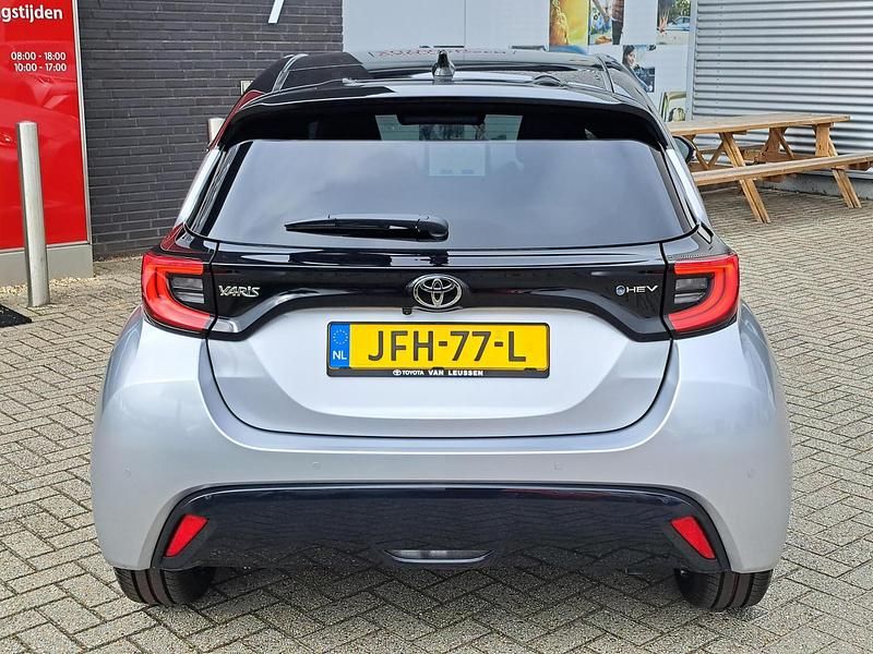 Occasion Toyota Yaris Hybrid Executive 131 PK (96 kW) 2025 Grijs Hatchback