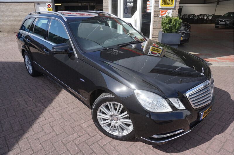 Zwart Gebruikt 2012 Mercedes E200 Elegance Stationwagen | € 15.285 - Afbeelding 1/4