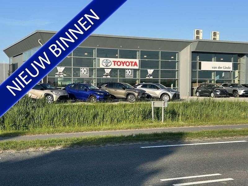 Rood Gebruikt 2021 Toyota Yaris Hybrid Hatchback | € 19.350 (Eerlijke prijs) - Afbeelding 1/3